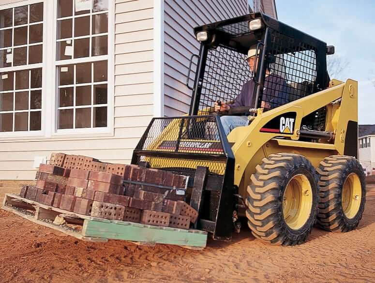 Вес колесного мини-погрузчика CAT 226