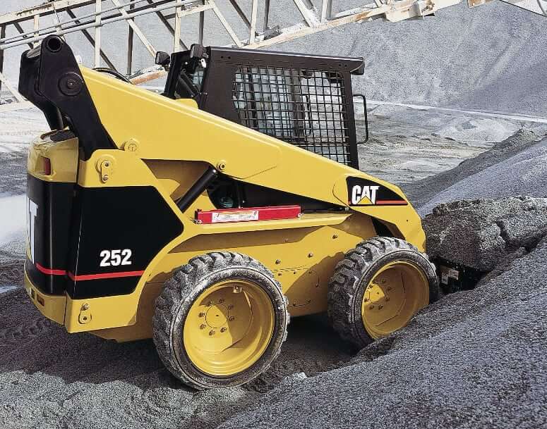 ТТХ колесного мини-погрузчика CAT 252