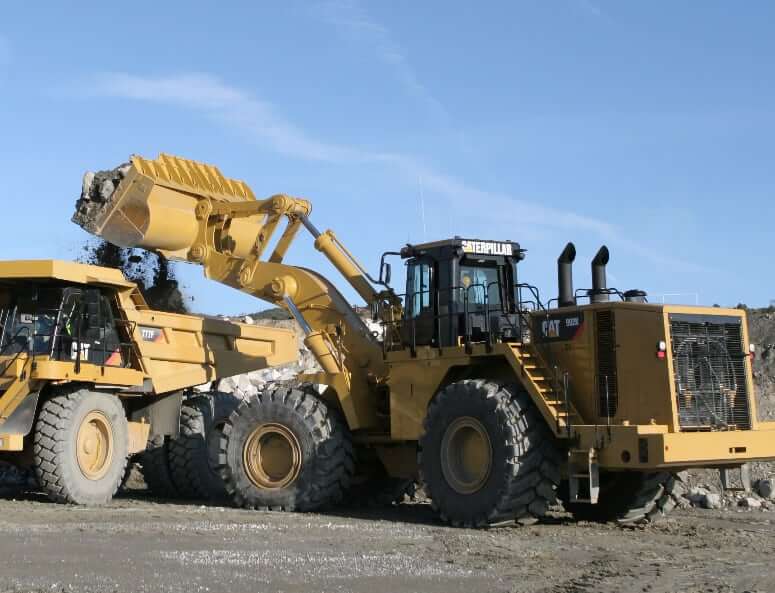 Максимальная высота выгрузки ковша CAT 992K