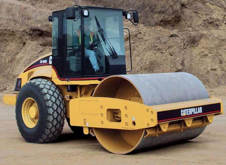 Размеры, вес и ТТХ виброкатка CAT CS563E