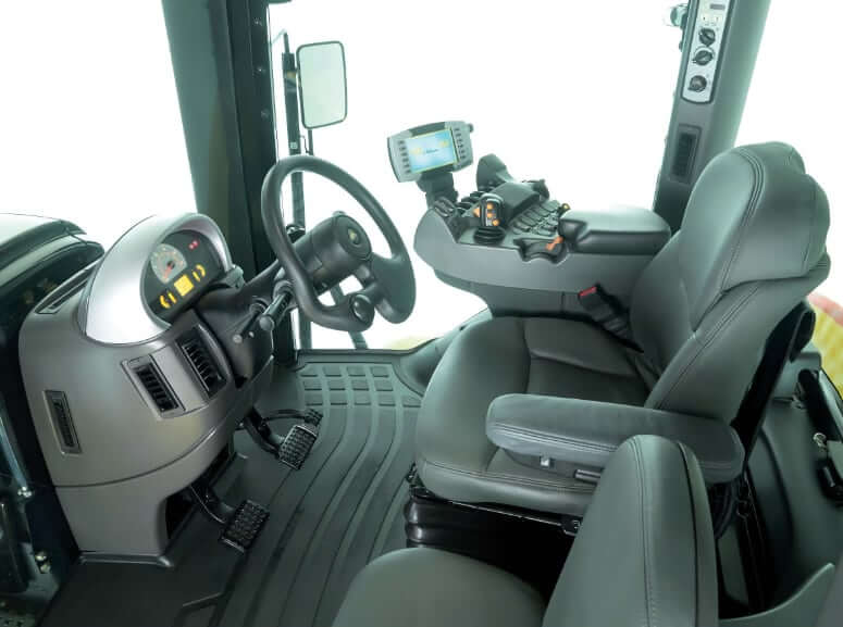 Интерьер кабины трактора Challenger MT865C