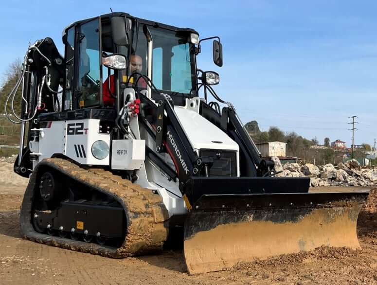 Гусеничный экскаватор-погрузчик Hidromek HMK 62T с отвалом