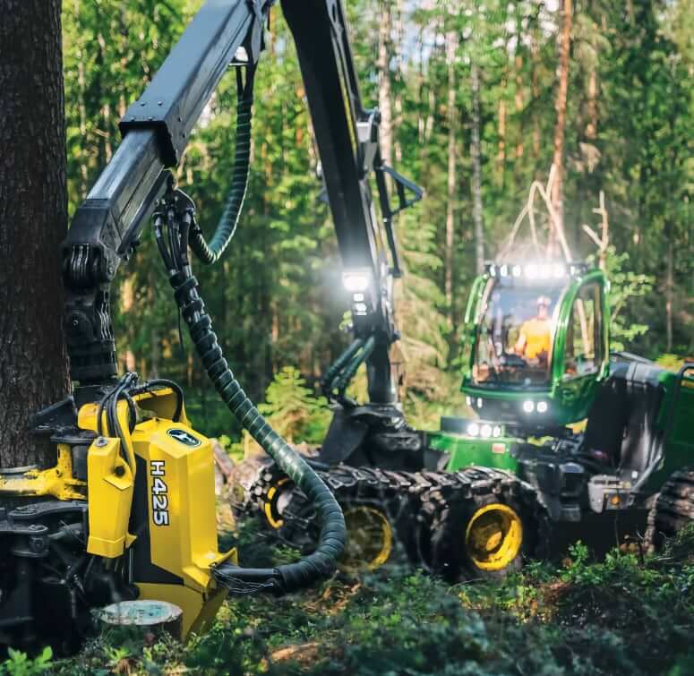 Манипулятор и головка харвестера John Deere 1270G