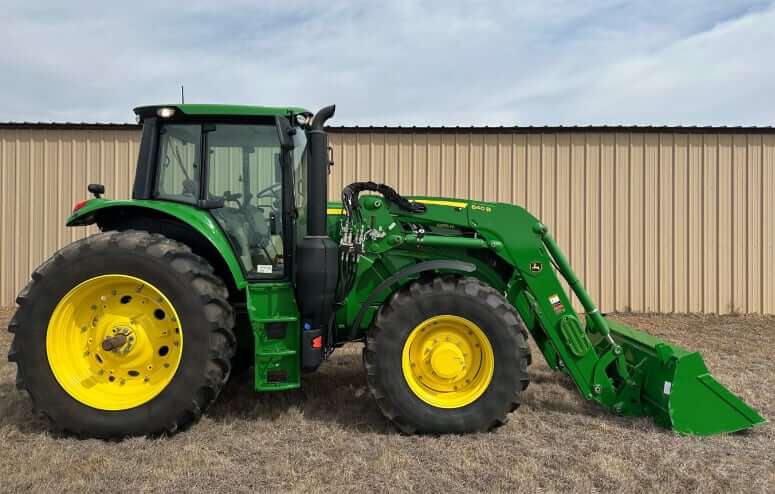 Трактор John Deere 6155M с фронтальным погрузчиком