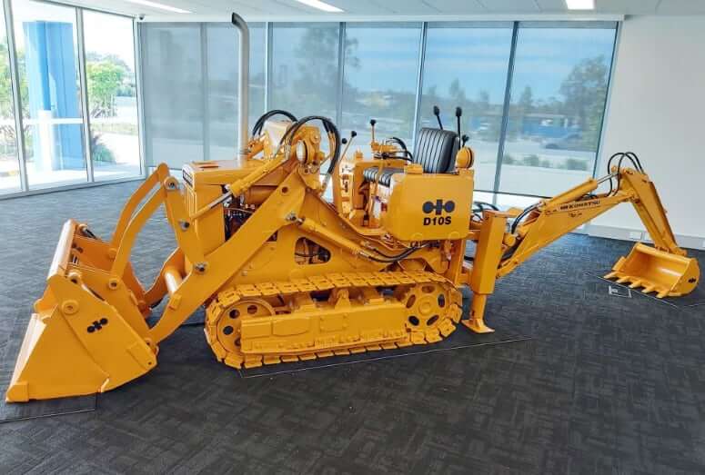 Размеры и ТТХ Komatsu D10S-1