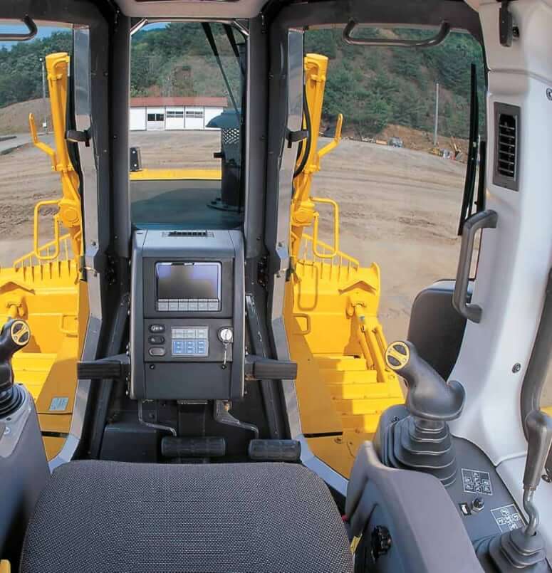 Характеристики кабины гусеничного бульдозера Komatsu D155AX-6