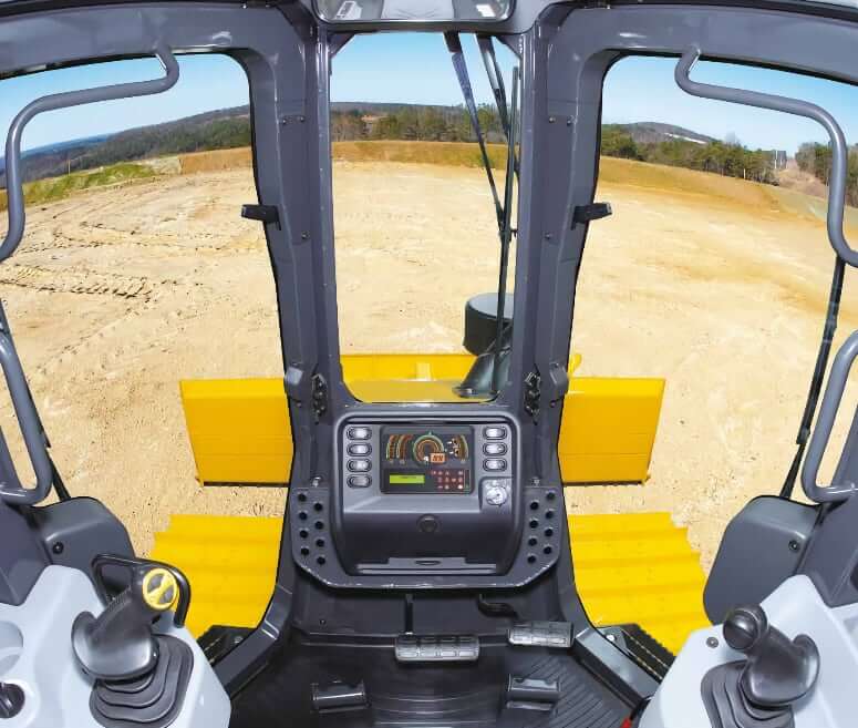 Панель управления и интерьер кабины оператора Komatsu D39EX-22