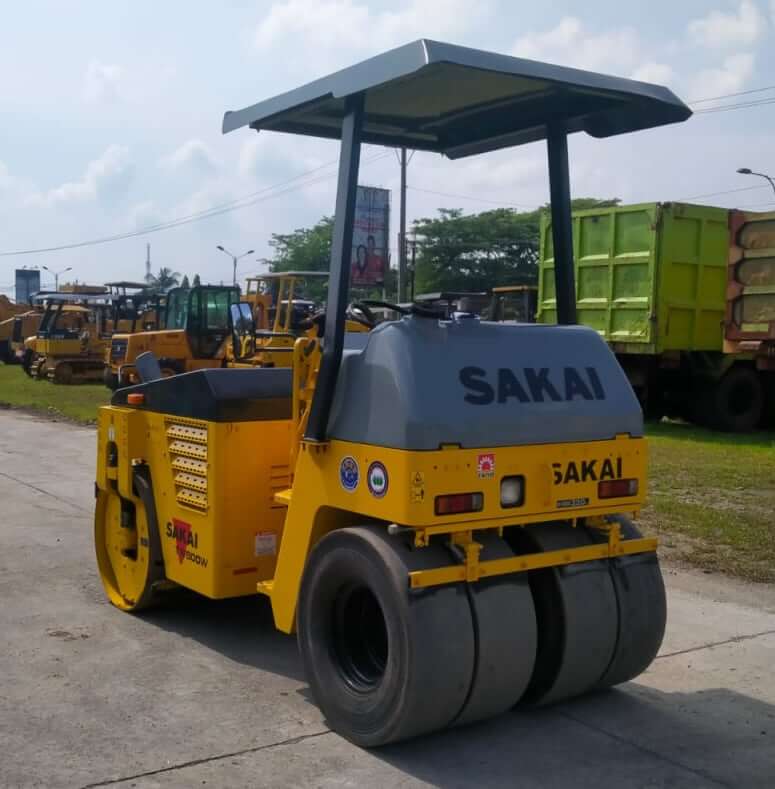 Задние колеса виброкатка Sakai TW500W-1E
