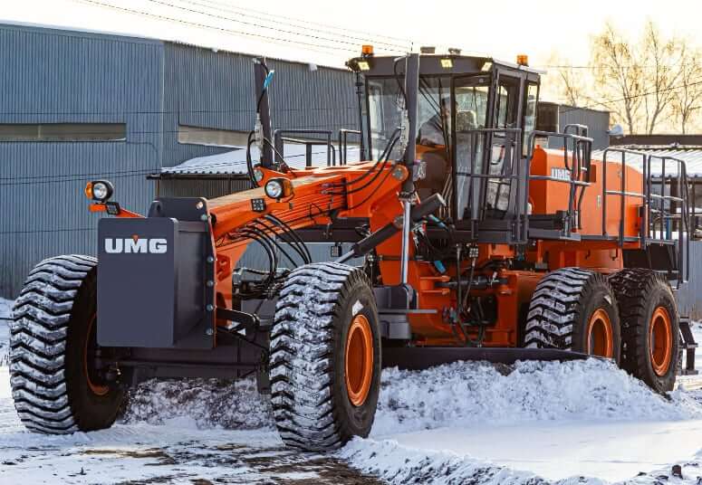 Автогрейдер UMG ДЗ-350 массой 35 тонн